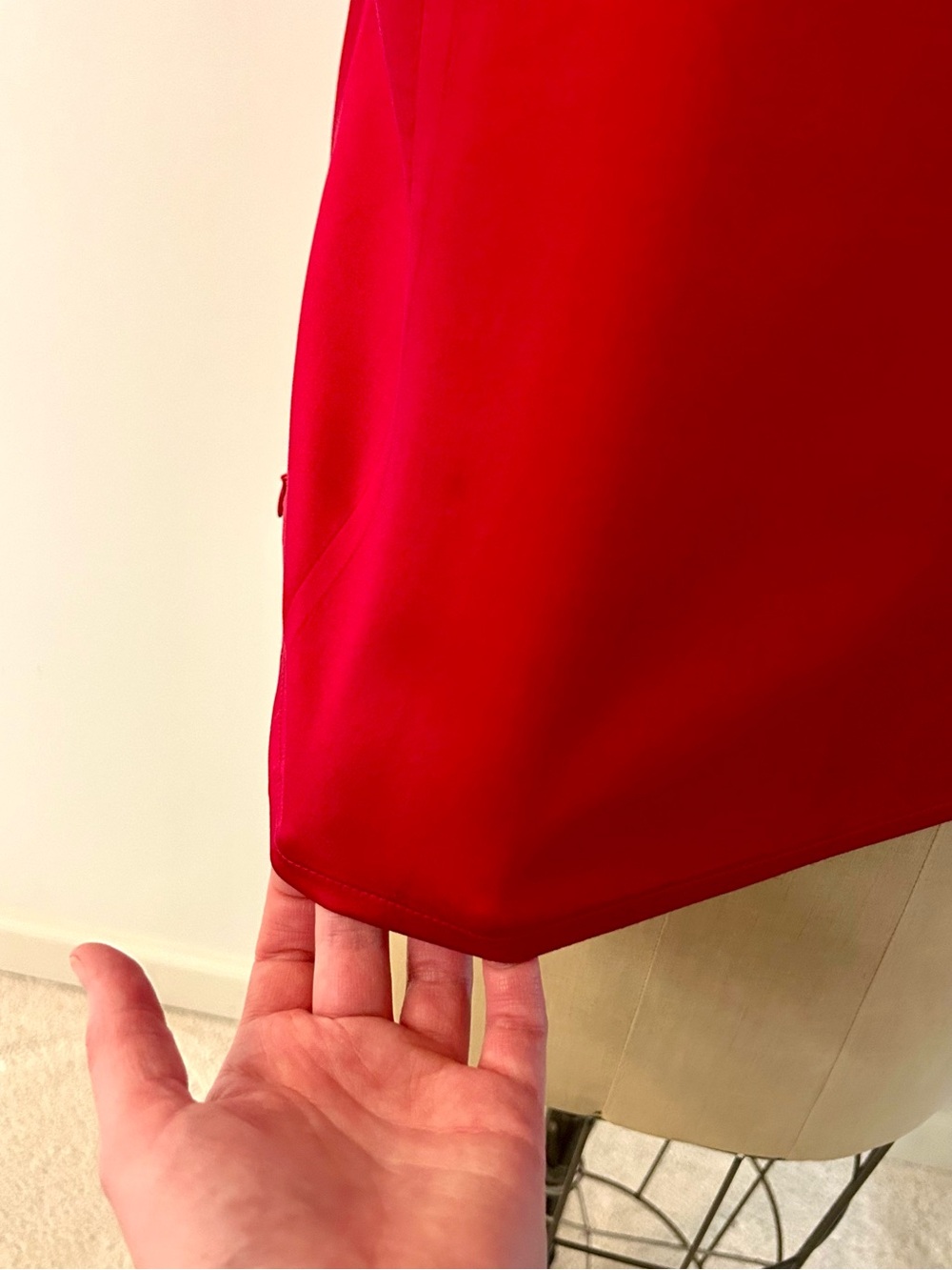 Talbots Women’s Ruby Red V-Neck Silk Satin pleated Sleeveless Blouse Sz 14 - Picture 5 of 12